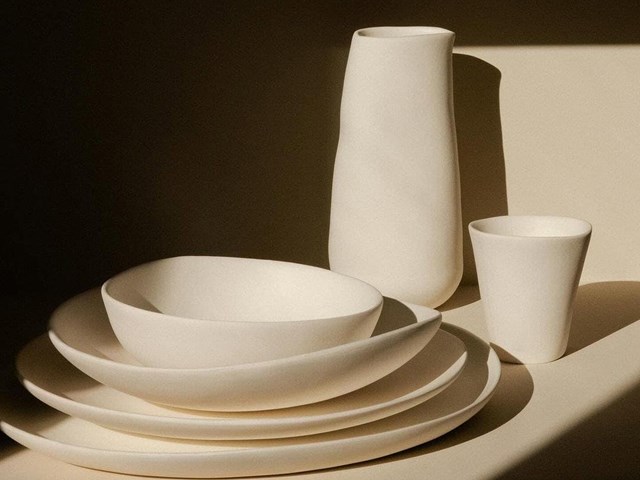 Conjunto de vajilla en tono beige FÄRGKLAR